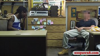 Black Guy Let The Pawn Man Fuck His Girl free video